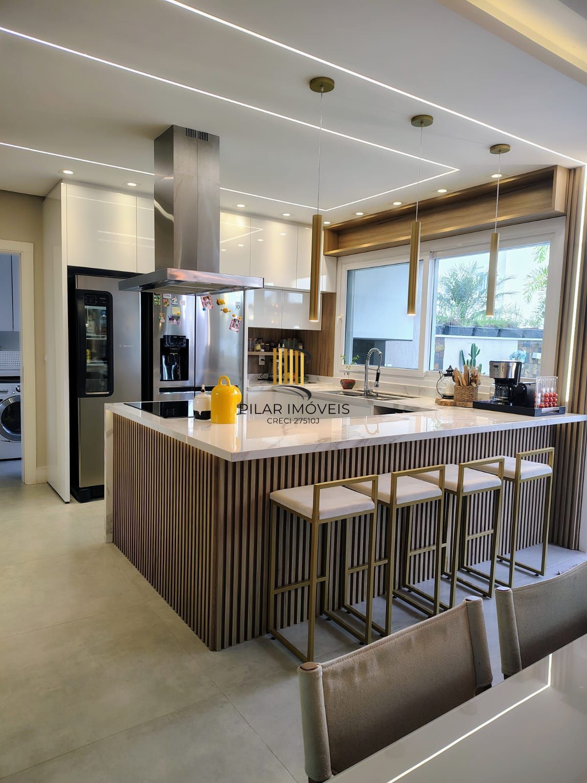 Espetacular Casa de Condomínio com 3 suítes, Piscina com aquecimento