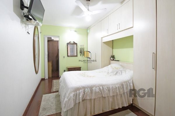 Casa em Porto Alegre, no bairro Floresta, com 3 dormitório(s), e 3 banheiros, à