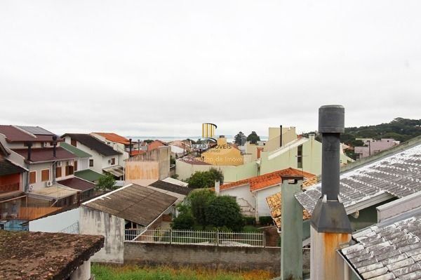 Casa em Porto Alegre, no bairro Espírito Santo, com 3 dormitório(s), à venda.