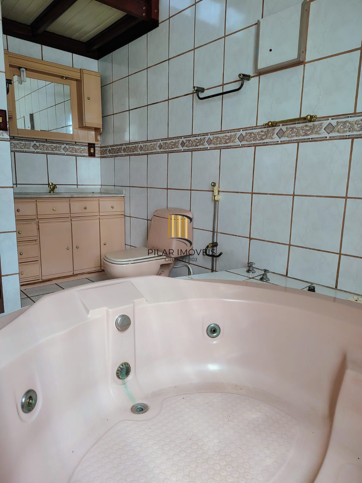 Residência com 3 dormitórios sendo 1 suíte á venda bairro Medianeira