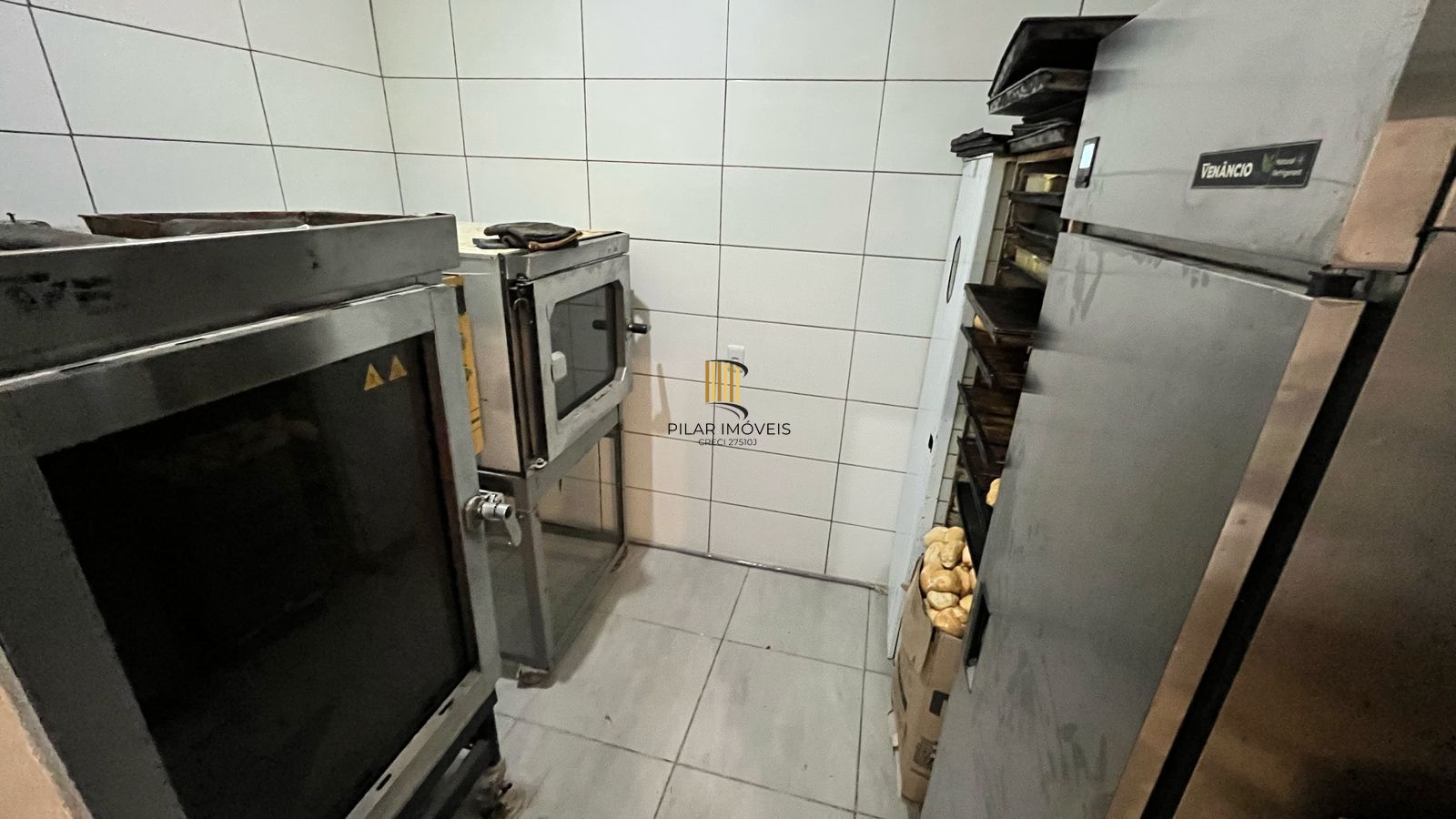 Excelente loja a venda bairro Tristeza, com 202m2. Aceita dação.