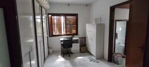 Casa em Porto Alegre, no bairro Campo Novo, com 2 dormitório(s), e 2 banheiros, 