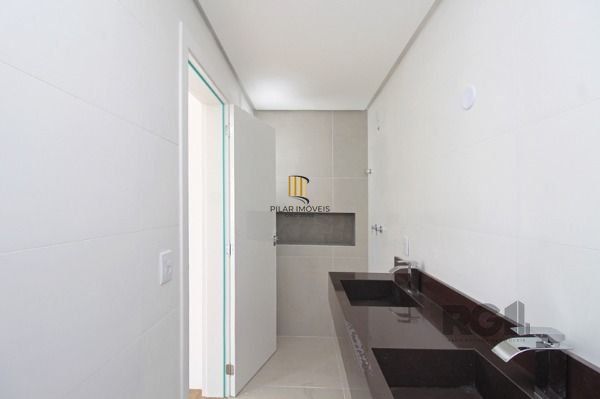 Casa em Porto Alegre, no bairro Vila Conceição, com 3 dormitório(s), à venda.