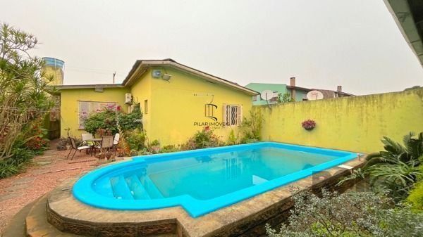 Casa em Porto Alegre, no bairro Ipanema, com 4 dormitório(s), e 4 banheiros, à v