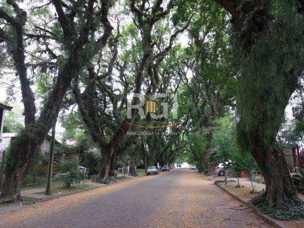 Casa para Venda - 340m², 3 dormitórios, sendo 2 suites, 6 vagas - Jardim Isabel