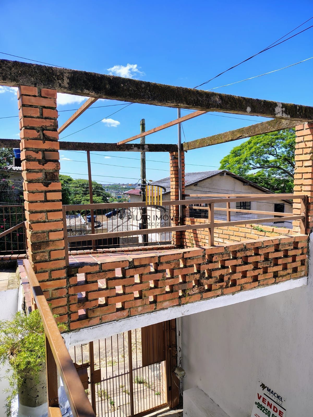 Residência com 3 dormitórios sendo 1 suíte á venda bairro Medianeira