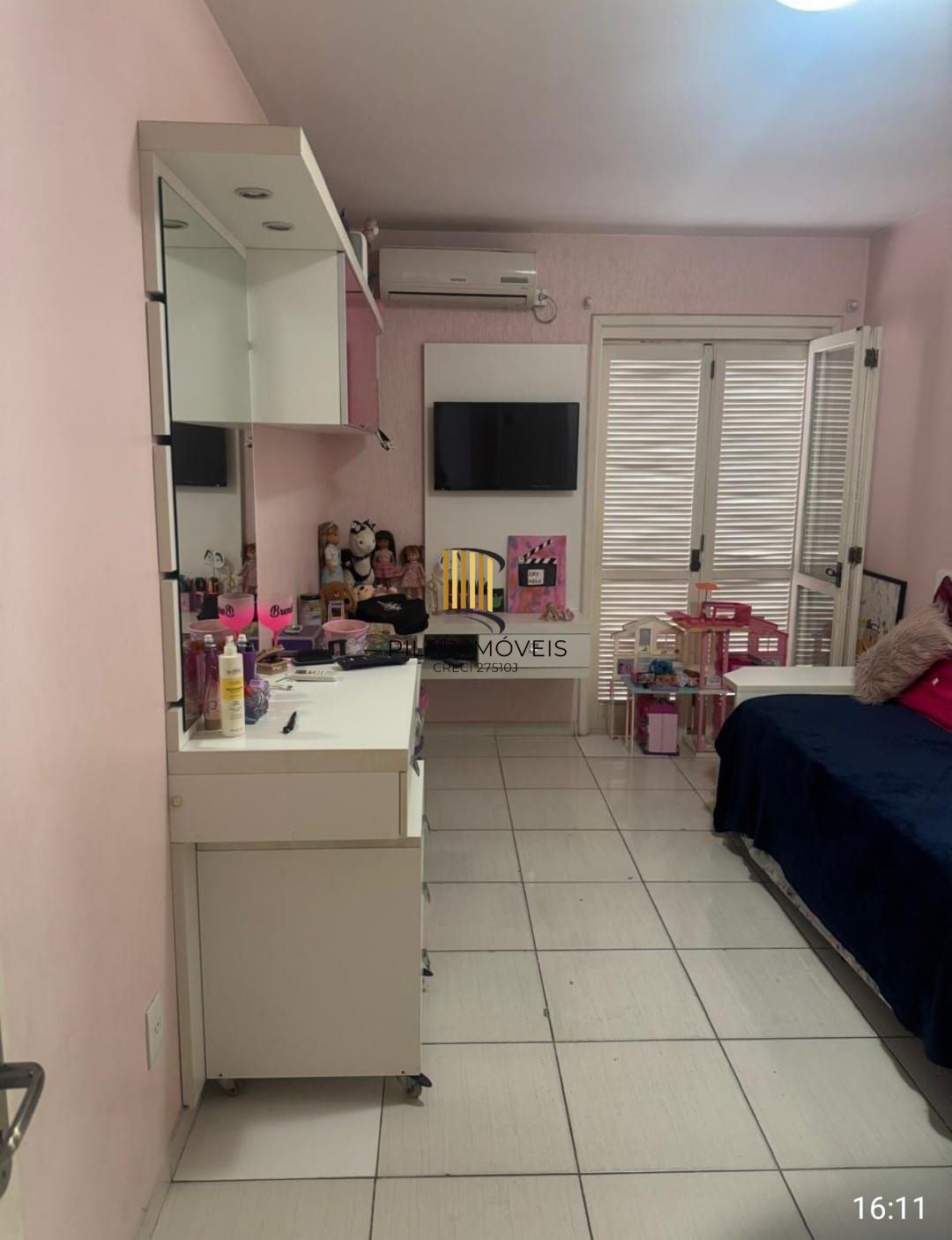 Maravilhosa Residência em condomínio com 4 dormitórios sendo 1 suíte.