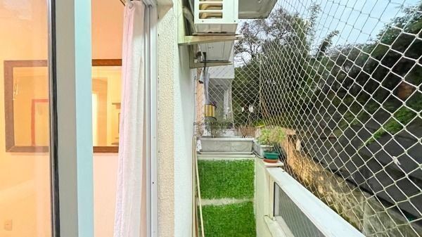 Apartamento em Porto Alegre, no bairro Teresópolis, com 2 dormitório(s), e 2 ban