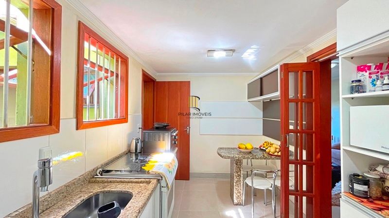 Sobrado 4 dormitórios à venda Camaquã Porto Alegre/RS