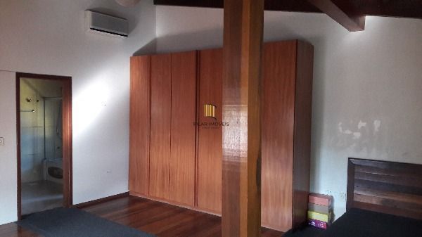 Casa em Porto Alegre, no bairro Aberta dos Morros, com 4 dormitório(s), e 4 banh