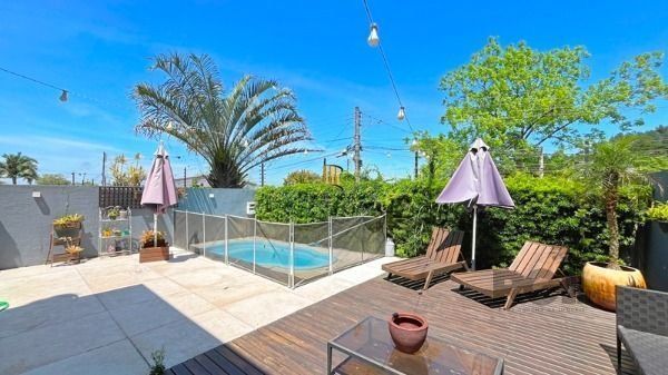 Casa em Porto Alegre, no bairro Aberta dos Morros, com 3 dormitório(s), e 3 banh