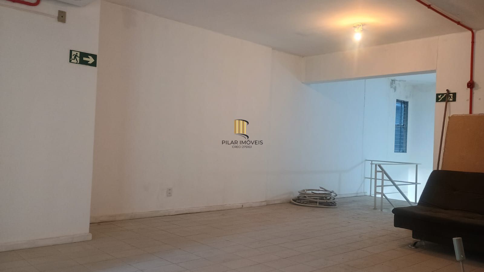 Excelente loja comercial na avenida Teresópolis, com sobreloja, 2 banheiros