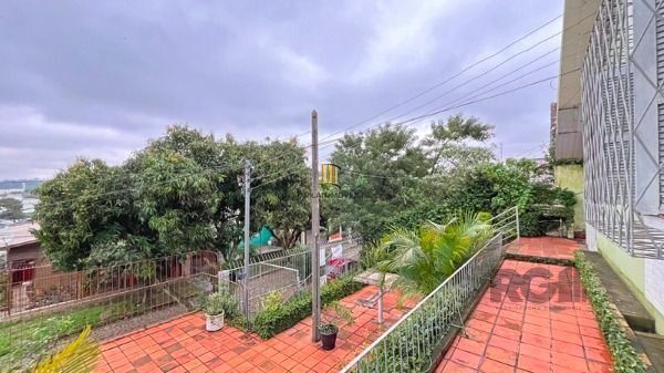 Casa em Porto Alegre, no bairro Cavalhada, com 4 dormitório(s), e 4 banheiros, à