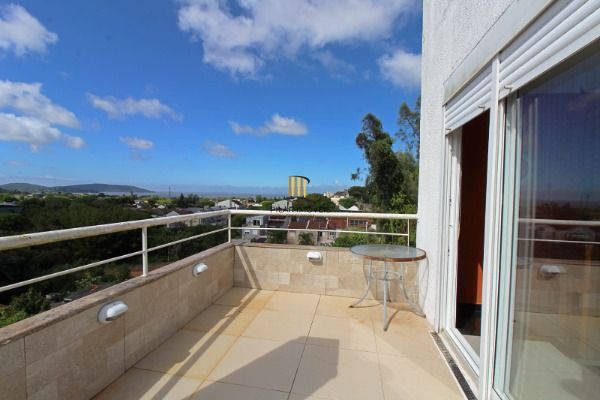 Casa Condominio em Porto Alegre, no bairro Ipanema, com 2 dormitório(s), e 2 ban