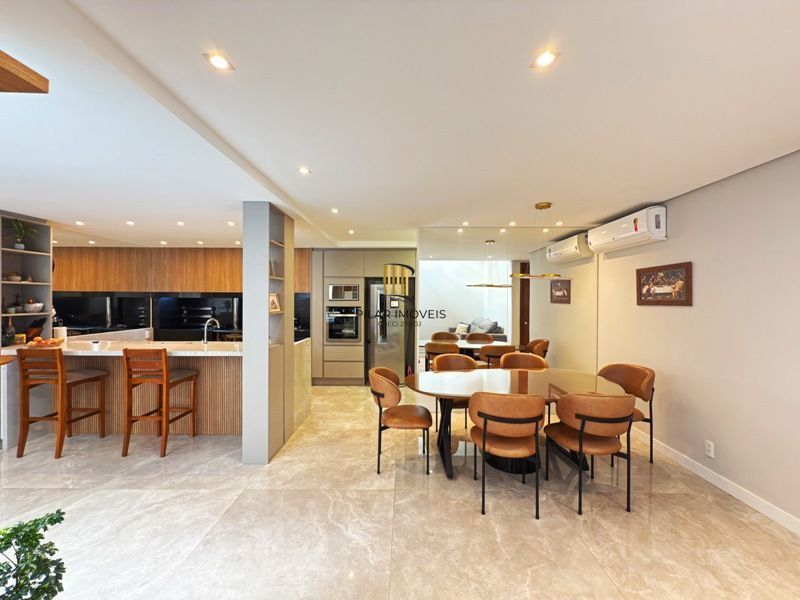 Casa contemporânea, 4 d, sendo 2 suítes, uma no térreo,206 m² , bairro tristeza