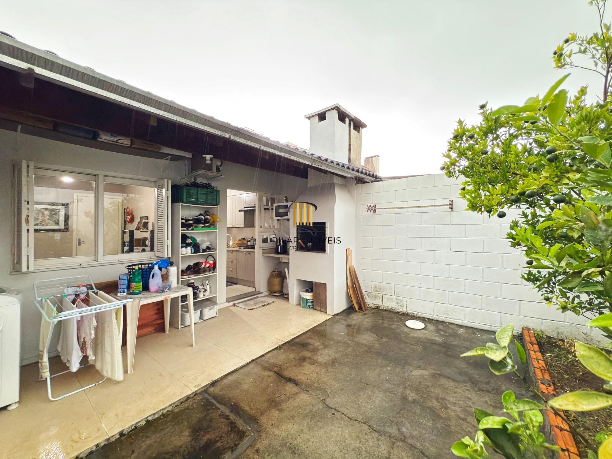 Casa 2 dormitórios no bairro Hípica