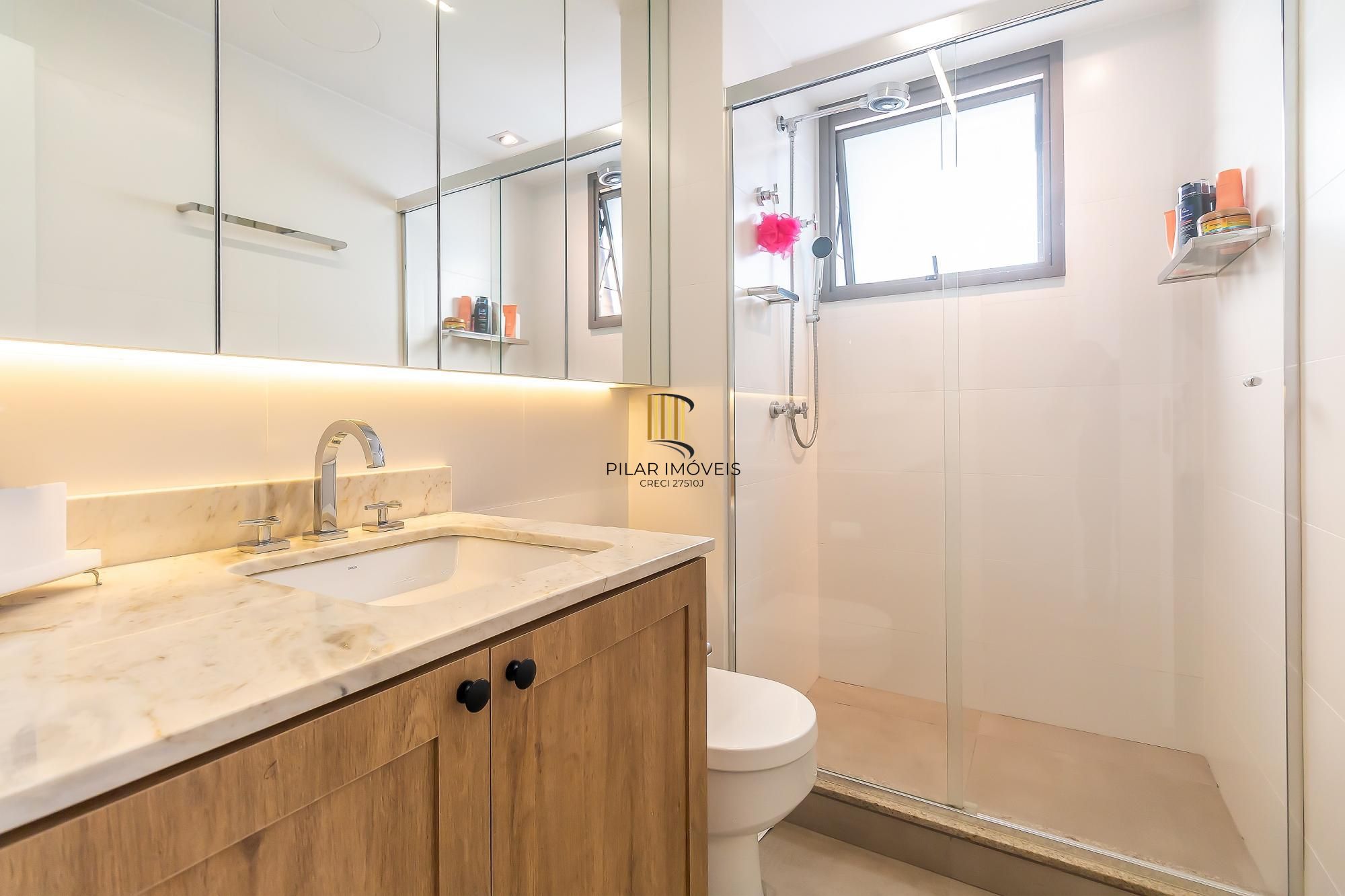 Apartamento NOVO, 100% mobiliado, com 149,84m² de área privativa, 3 suítes e 2 vagas de garagem.