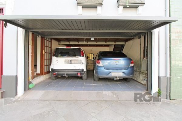 Casa em Porto Alegre, no bairro Floresta, com 3 dormitório(s), e 3 banheiros, à