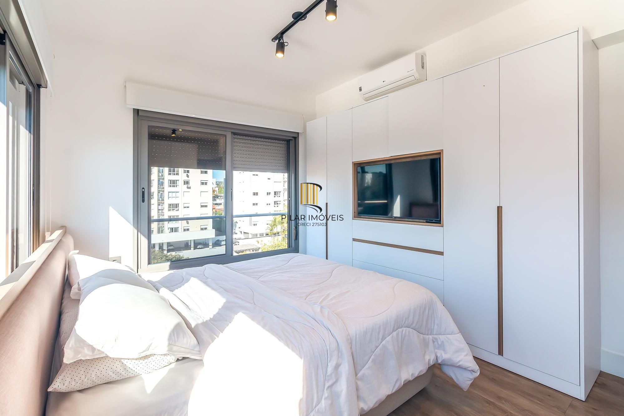 Apartamento NOVO, 100% mobiliado, com 149,84m² de área privativa, 3 suítes e 2 vagas de garagem.