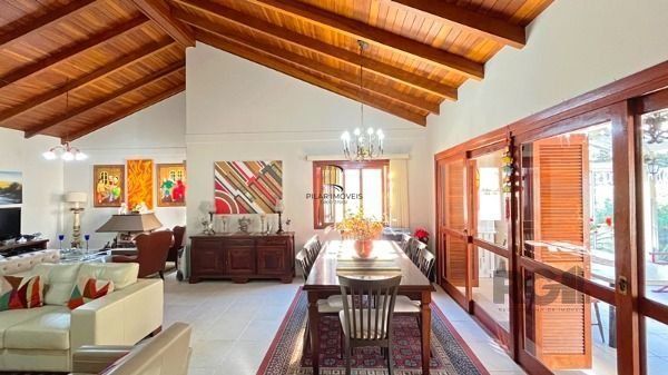 Casa em Porto Alegre, no bairro Nonoai, com 4 dormitório(s), à venda.