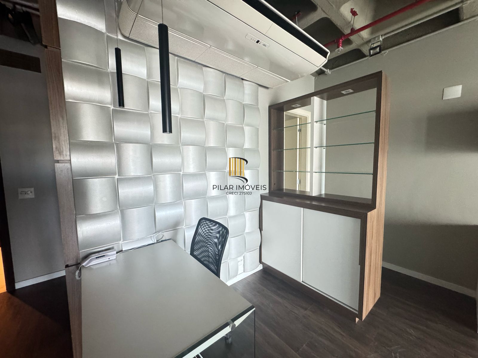 sala comercial finamente mobiliada