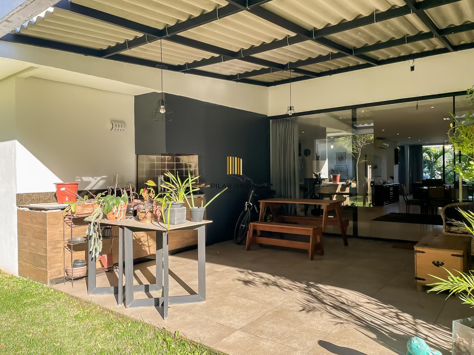 Linda Residência com 3 amplas suítes no Terra Ville.