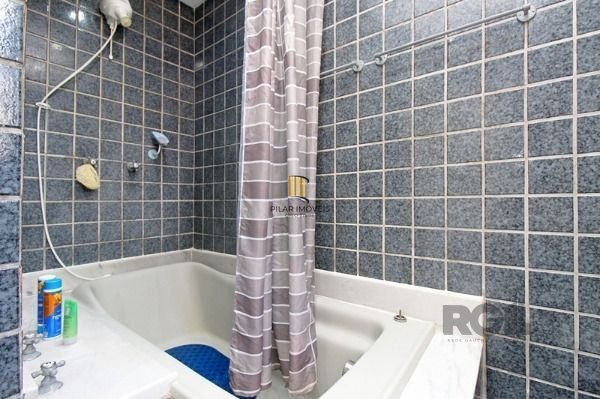 Apartamento em Porto Alegre, no bairro Medianeira, com 3 dormitório(s), e 3 banh