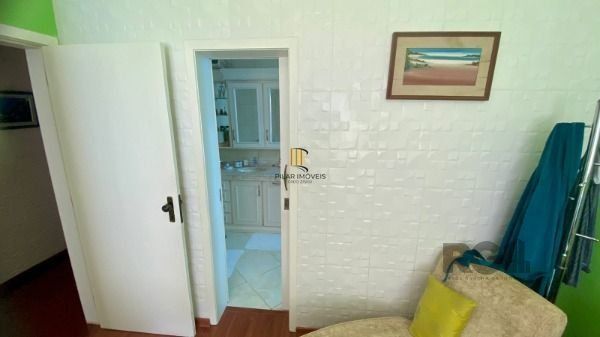 Casa em Porto Alegre, no bairro Vila Assunção, com 3 dormitório(s), e 3 banheiro
