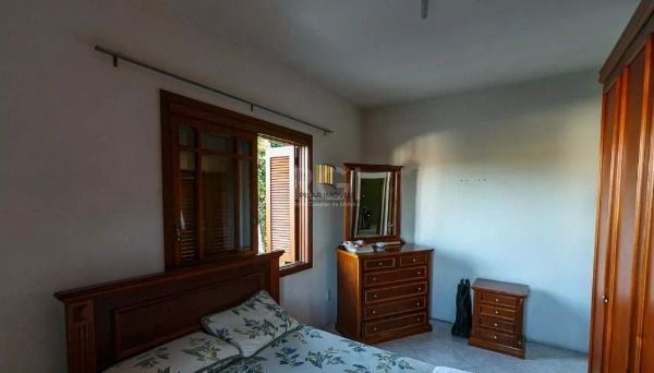 Casa em Porto Alegre, no bairro Cavalhada, com 5 dormitório(s), e 5 banheiros, à