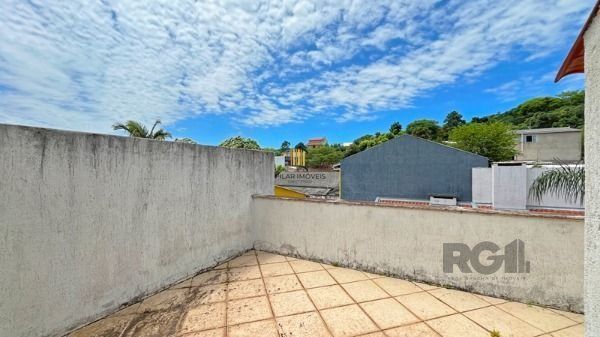 Casa em Porto Alegre, no bairro Tristeza, com 3 dormitório(s), e 3 banheiros, à 