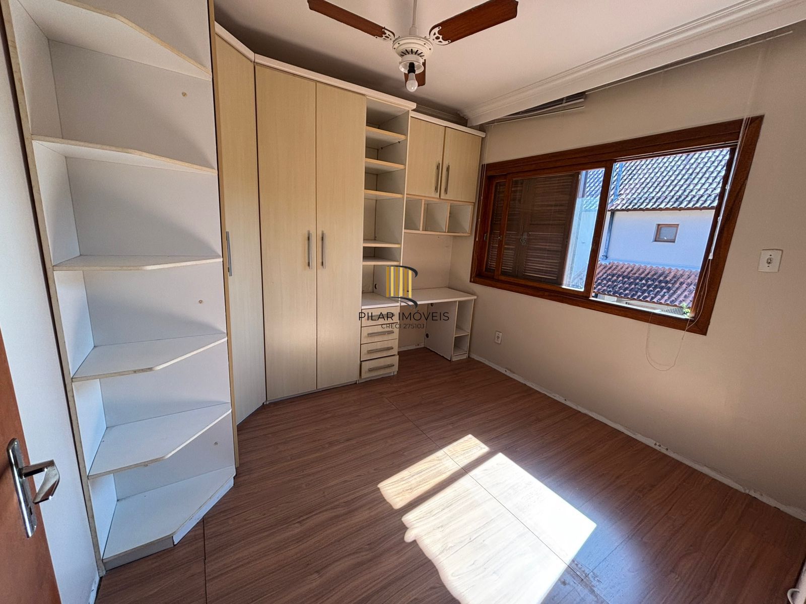 Resodência com 4 dormitórios em condomínio com Energia Solar Privativa.