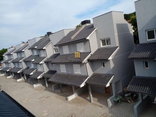 Casa Condominio em Porto Alegre, no bairro Tristeza, com 4 dormitório(s), e 4 ba