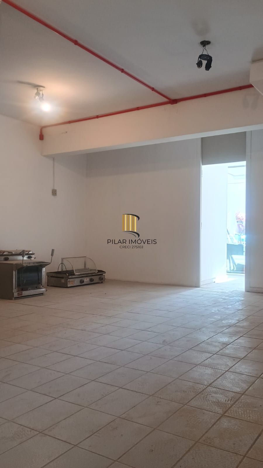 Excelente loja comercial na avenida Teresópolis, com sobreloja, 2 banheiros