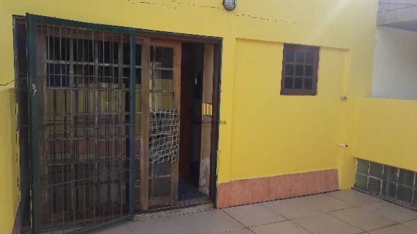 Casa em Porto Alegre, no bairro Aberta dos Morros, com 4 dormitório(s), e 4 banh