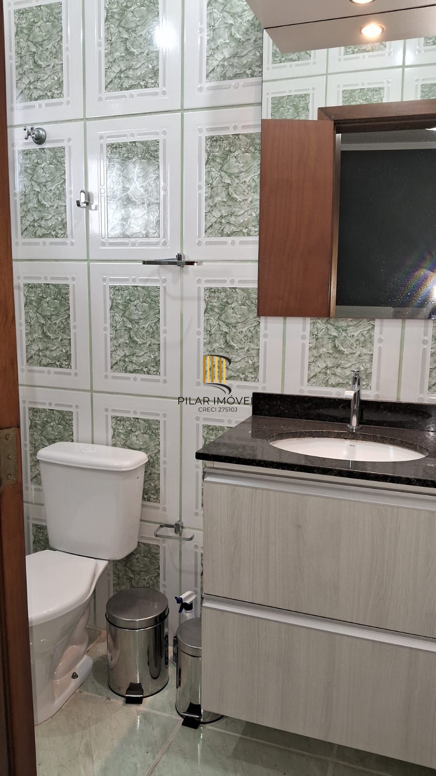 Excelente Residência com 3 dormitórios sendo 2 deles suítes de casal.