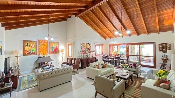 Casa em Porto Alegre, no bairro Nonoai, com 4 dormitório(s), à venda.