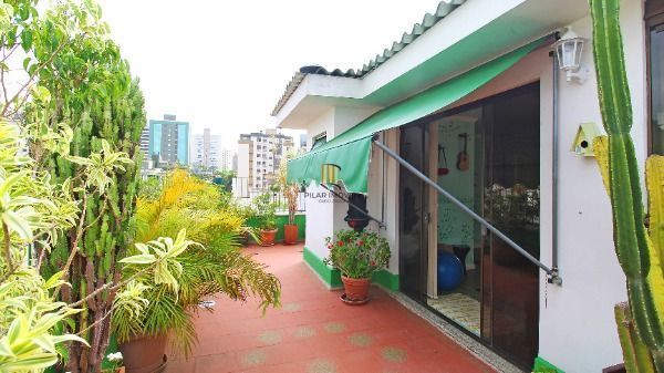 Cobertura em Porto Alegre, no bairro Petrópolis, com 3 dormitório(s), e 3 banhei