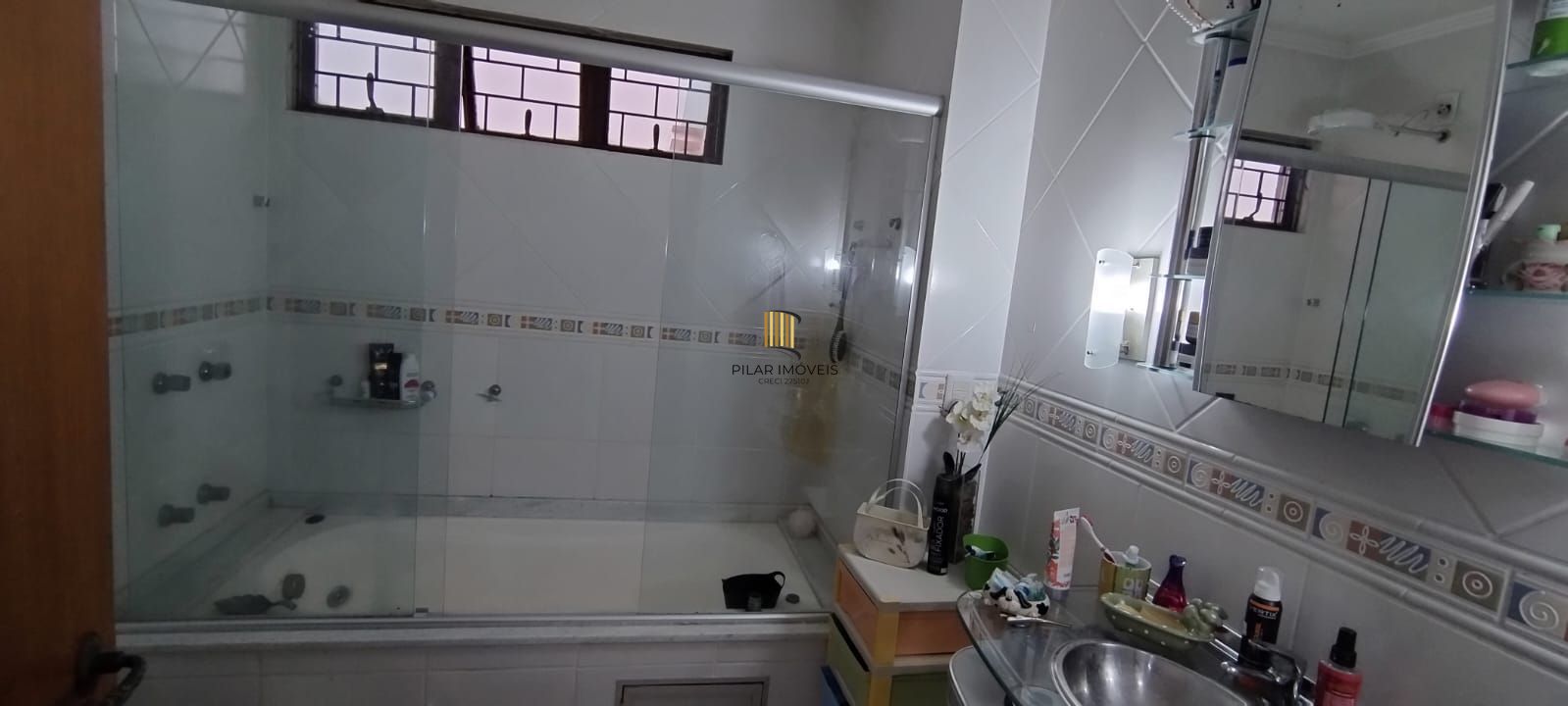 Casa Residencial com vista incrível para o Rio Guaíba no bairro Vila Conceição.