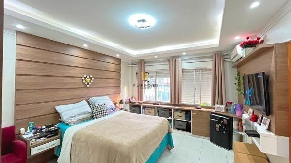 Casa para Venda - 240m², 4 dormitórios, 3 vagas - Nonoai