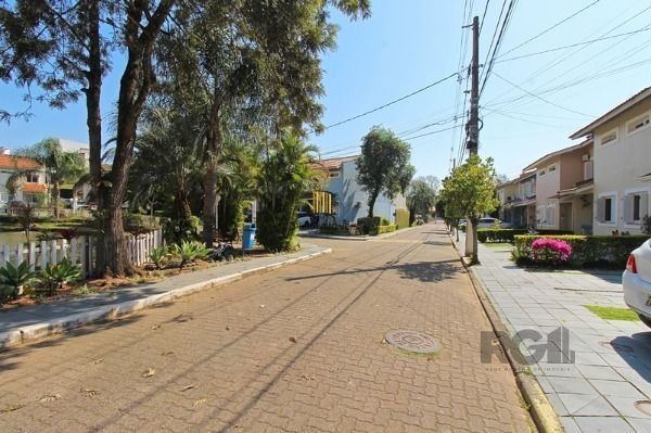 Casa em Porto Alegre, no bairro Cavalhada, com 2 dormitório(s), e 2 banheiros, à