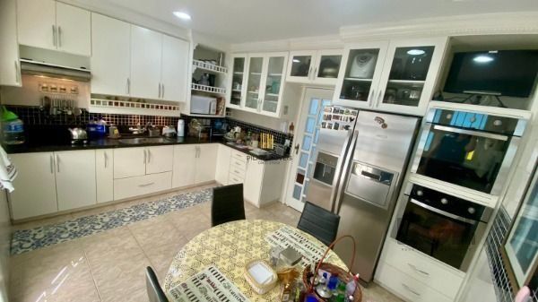 Casa em Porto Alegre, no bairro Vila Assunção, com 3 dormitório(s), e 3 banheiro