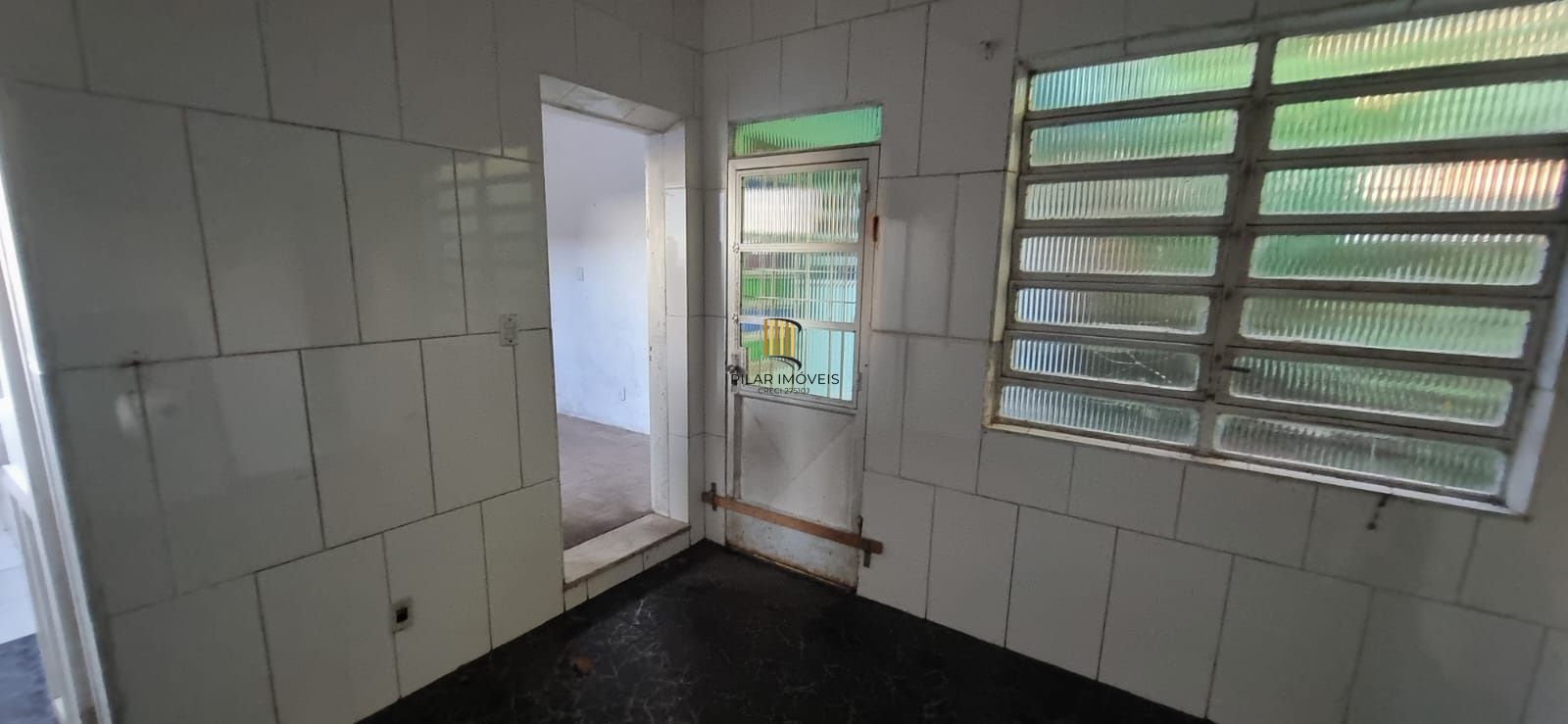 Ótimo terreno com casa em localização privilegiada no bairro.