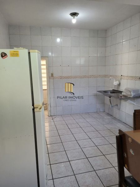 Casa em Porto Alegre, no bairro Cavalhada, com 6 dormitório(s), e 6 banheiros, à