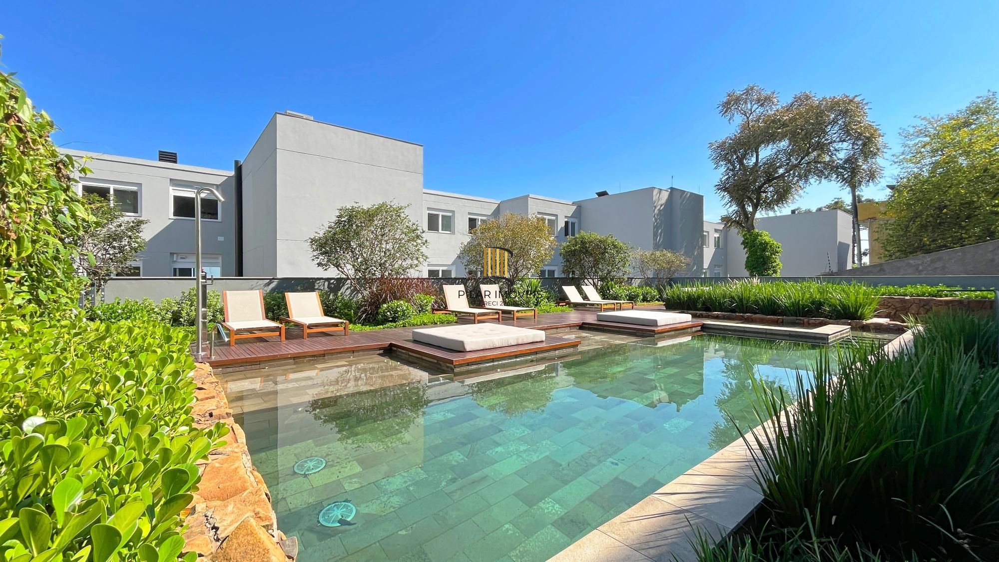 Belíssimo apartamento com 230,6m2, 3 suítes e 4 vagas de garagem. Projeto diferenciado e vista deslumbrante para o pôr do sol do Guaíba.