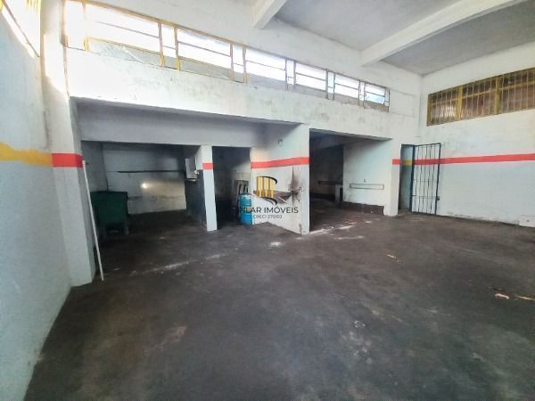 Predio em Porto Alegre, no bairro Glória, e 0 banheiros, à venda.