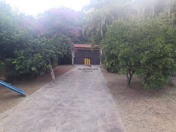 Casa em Porto Alegre, no bairro Vila Nova, com 4 dormitório(s), e 4 banheiros, à