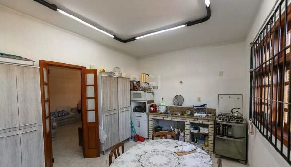 Casa em Porto Alegre, no bairro Cavalhada, com 5 dormitório(s), e 5 banheiros, à