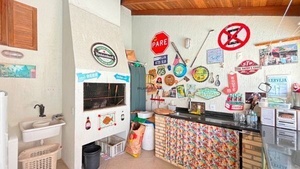 Casa em Porto Alegre, no bairro Tristeza, com 3 dormitório(s), e 3 banheiros, à 