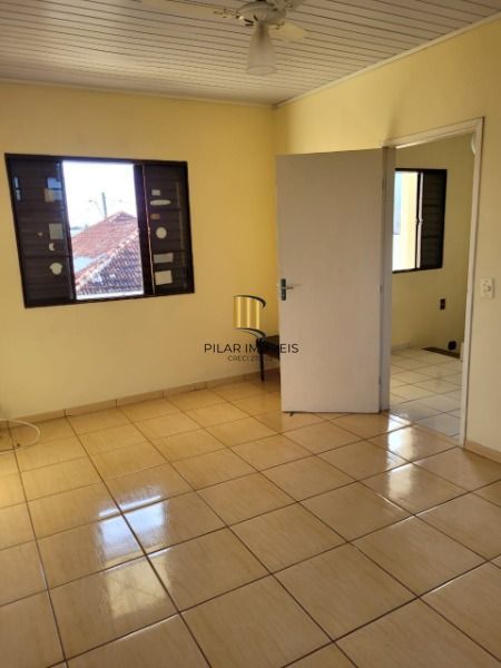 Casa em Porto Alegre, no bairro Cavalhada, com 6 dormitório(s), e 6 banheiros, à