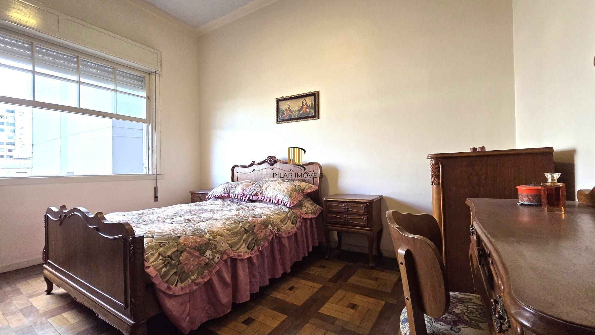 Excelente apartamento semi mobiliado com 87m2 e 2 dormitórios.